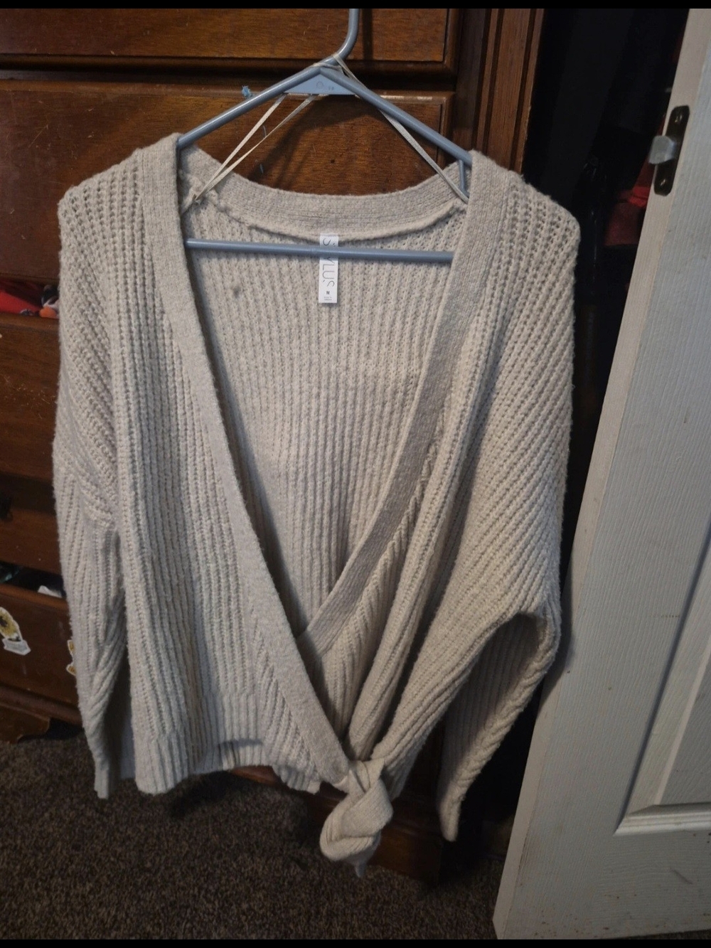 STYLUS Open-Front V-Neck Knit Sweater in Light Beige